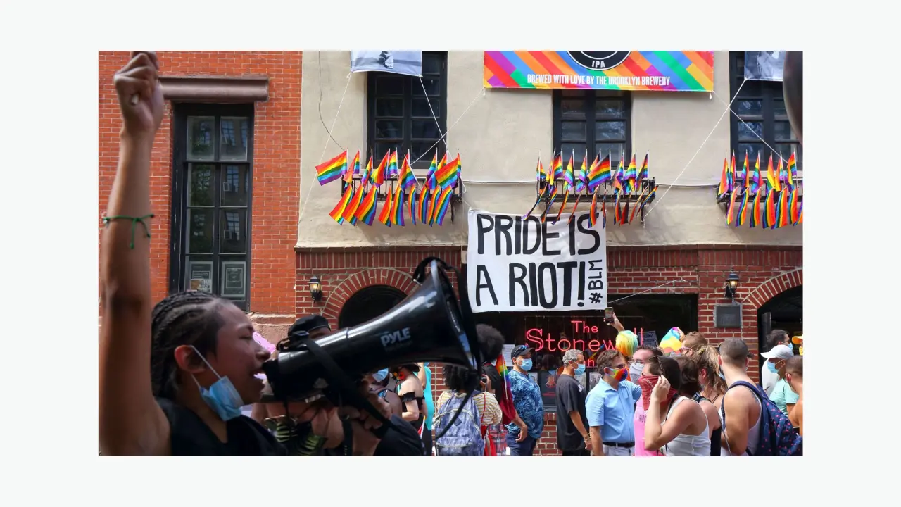 Stonewall Riots : The Birth of the Modern Gay Rights Movement